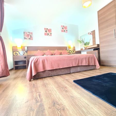 Garsoniera Privata Bed & Breakfast Bucharest Luaran gambar