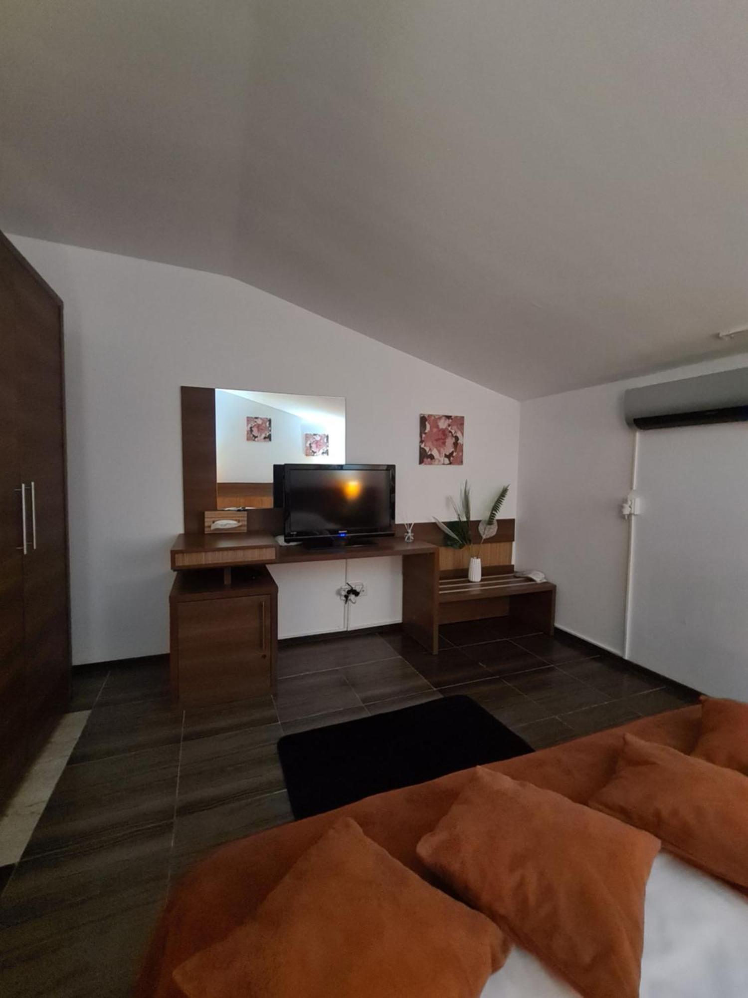 Garsoniera Privata Bed & Breakfast Bucharest Luaran gambar